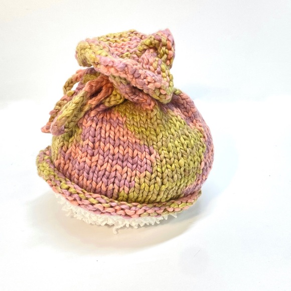 NWT Hand Knit Newborn Funnel Hat with Bow Tie in Organic Cotton Size Newborn - Picture 6 of 6